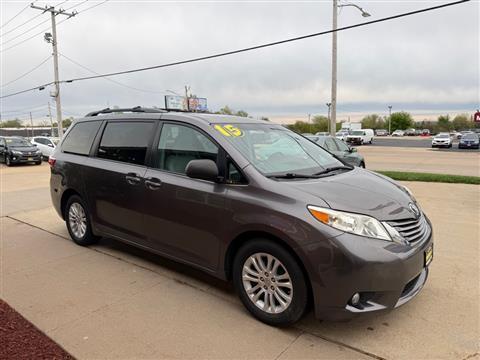 2015 Toyota Sienna XLE FWD 8-Passenger V6