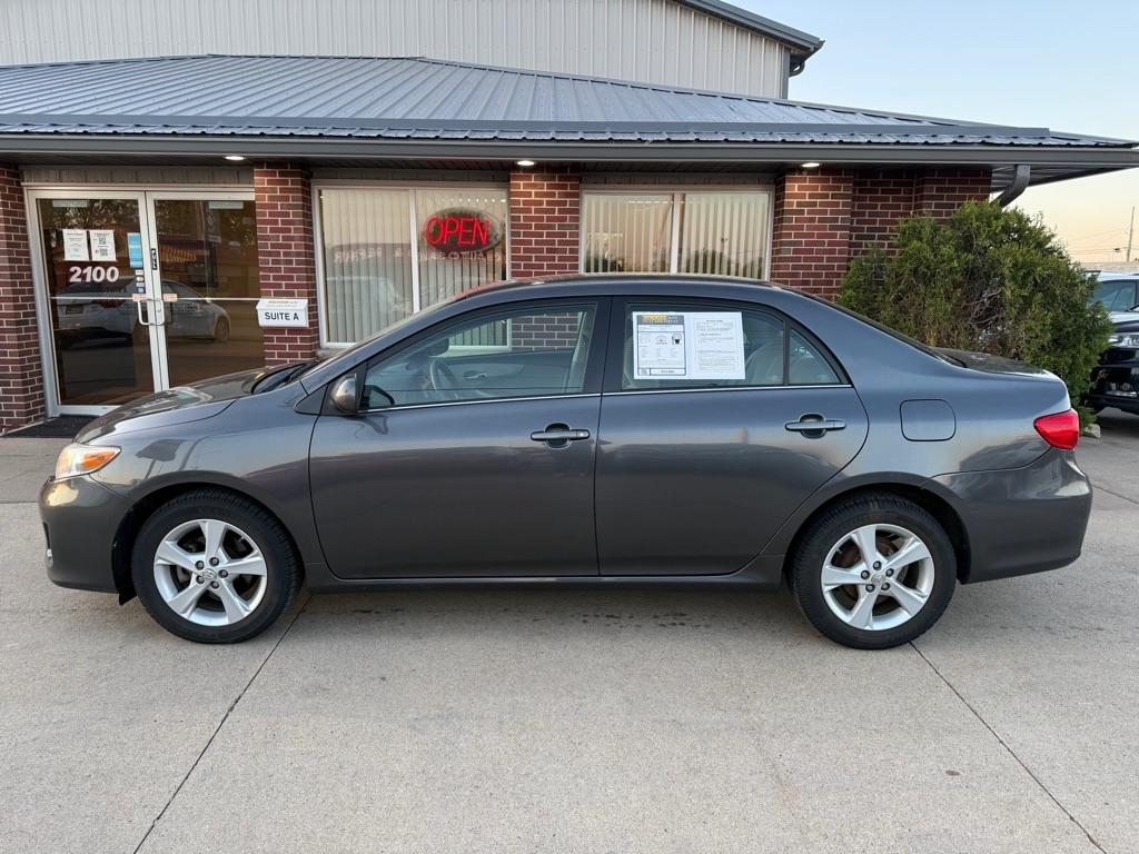 Toyota Corolla LE 4-Speed AT 2013