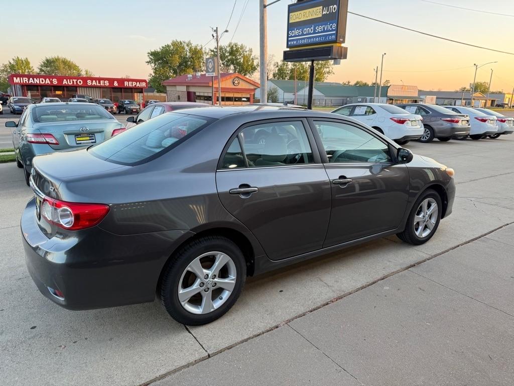 Toyota Corolla LE 4-Speed AT 2013