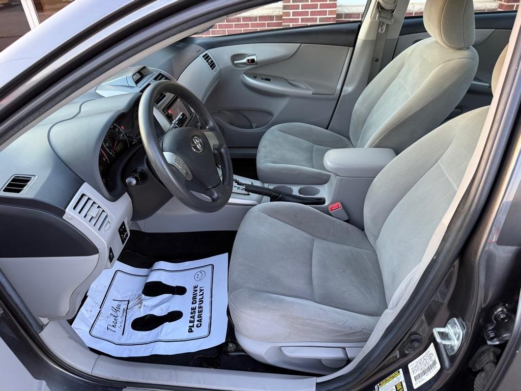 Toyota Corolla LE 4-Speed AT 2013