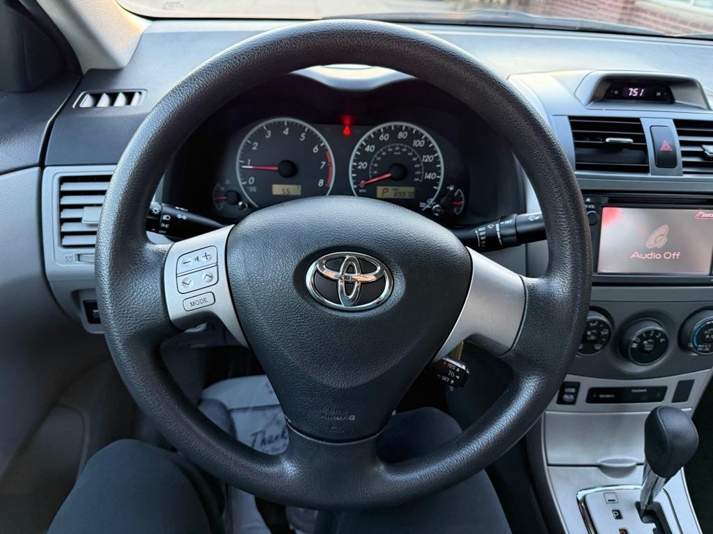 Toyota Corolla LE 4-Speed AT 2013