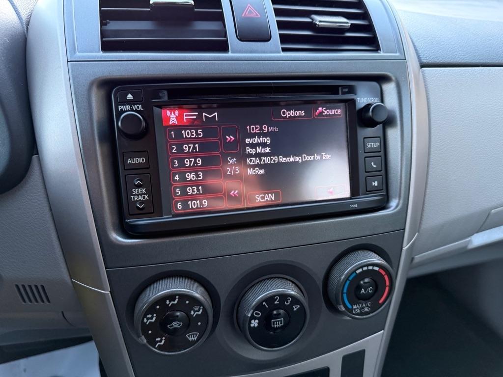 Toyota Corolla LE 4-Speed AT 2013