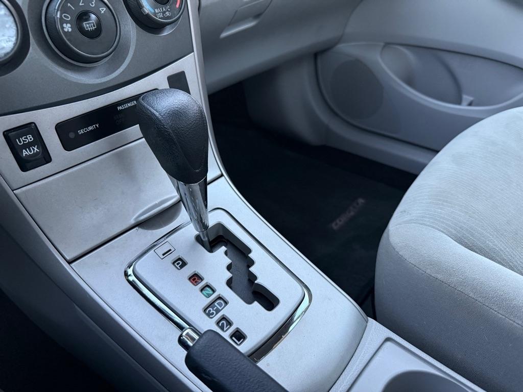Toyota Corolla LE 4-Speed AT 2013