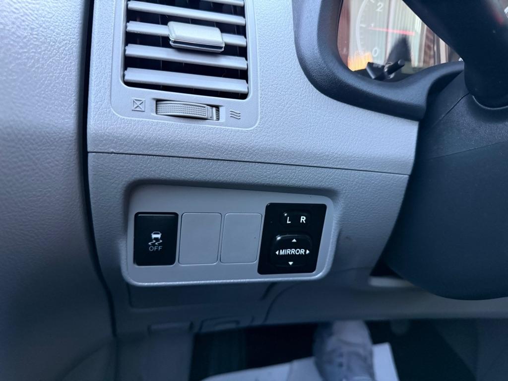 Toyota Corolla LE 4-Speed AT 2013
