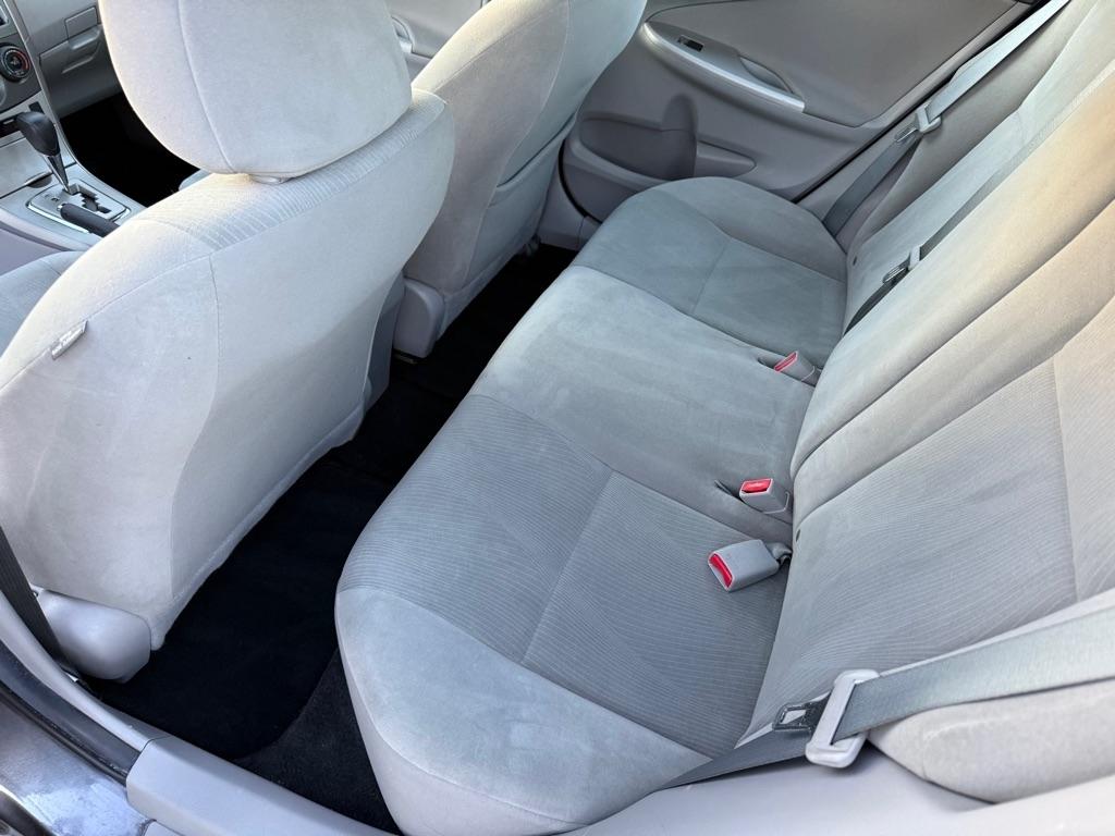 Toyota Corolla LE 4-Speed AT 2013