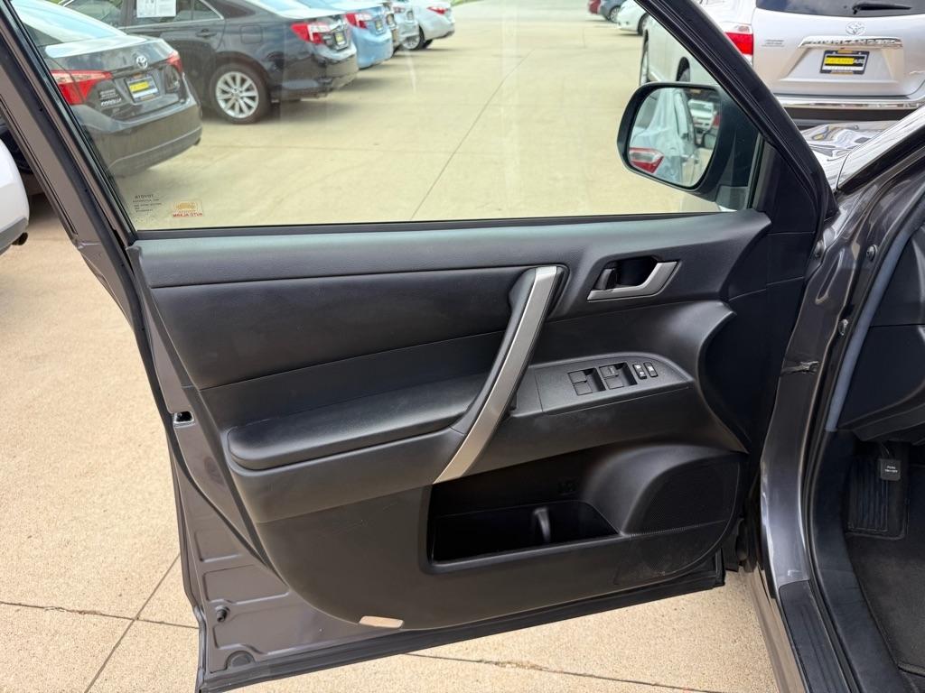 Toyota Highlander Base 4WD 2013
