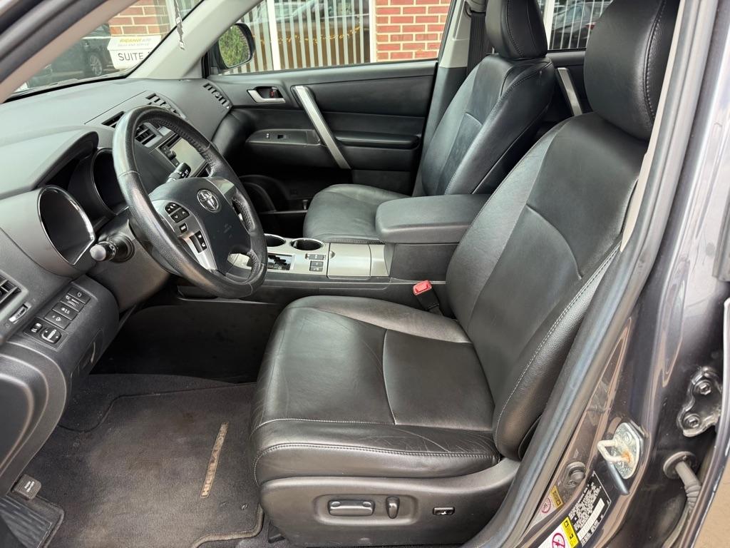 Toyota Highlander Base 4WD 2013