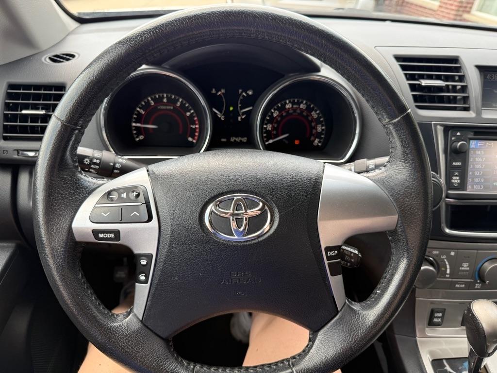Toyota Highlander Base 4WD 2013