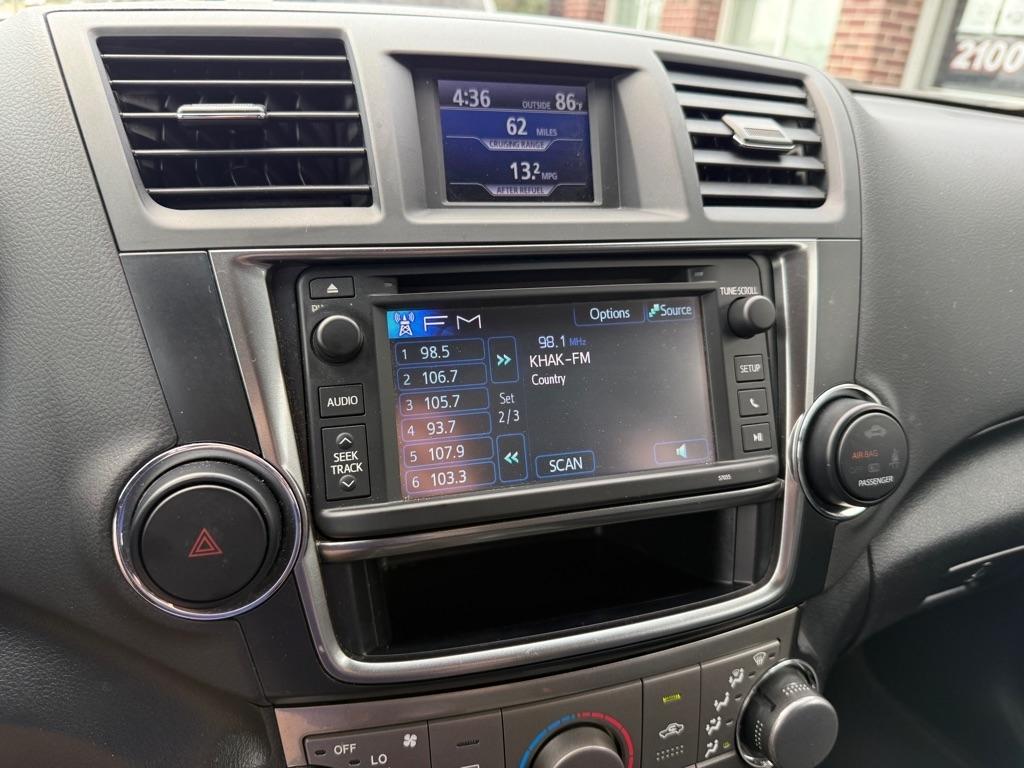 Toyota Highlander Base 4WD 2013