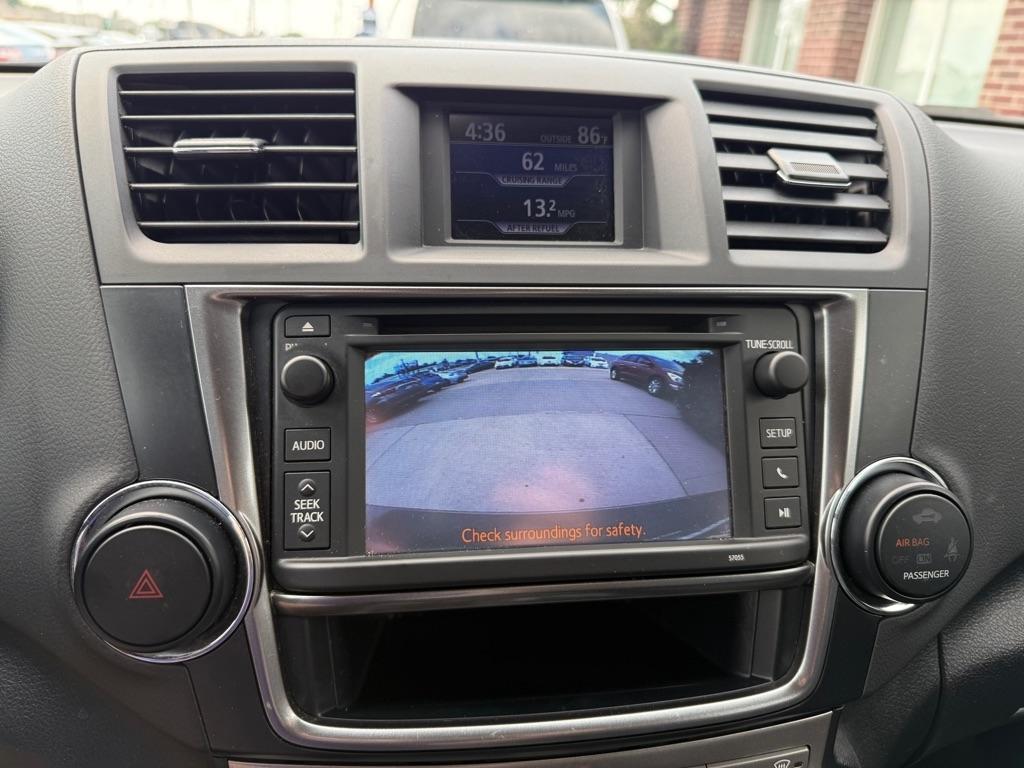 Toyota Highlander Base 4WD 2013