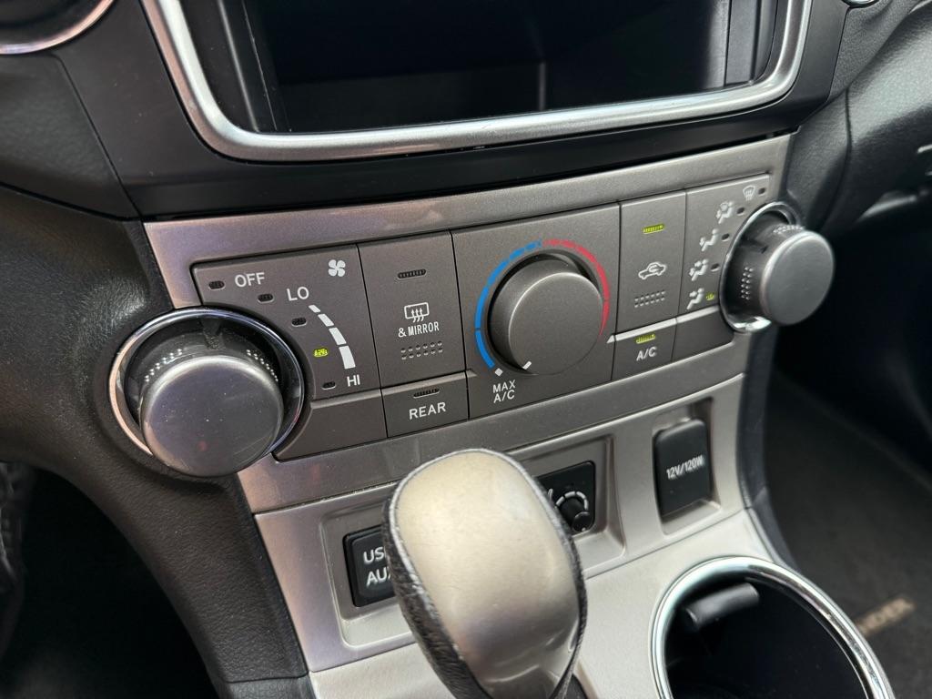 Toyota Highlander Base 4WD 2013