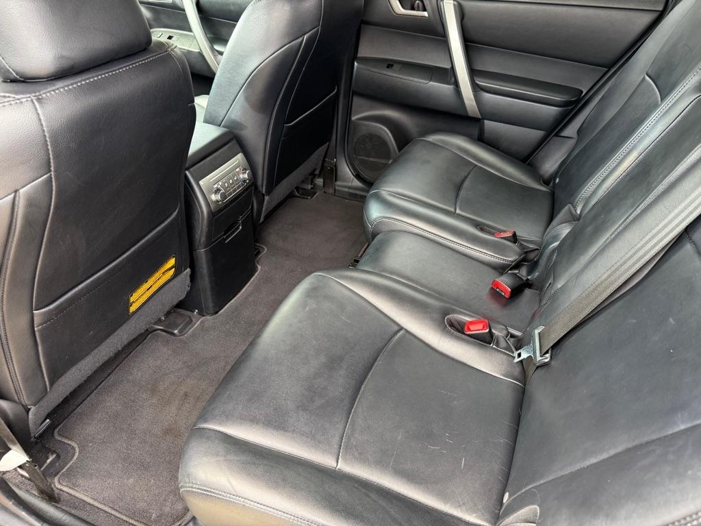 Toyota Highlander Base 4WD 2013