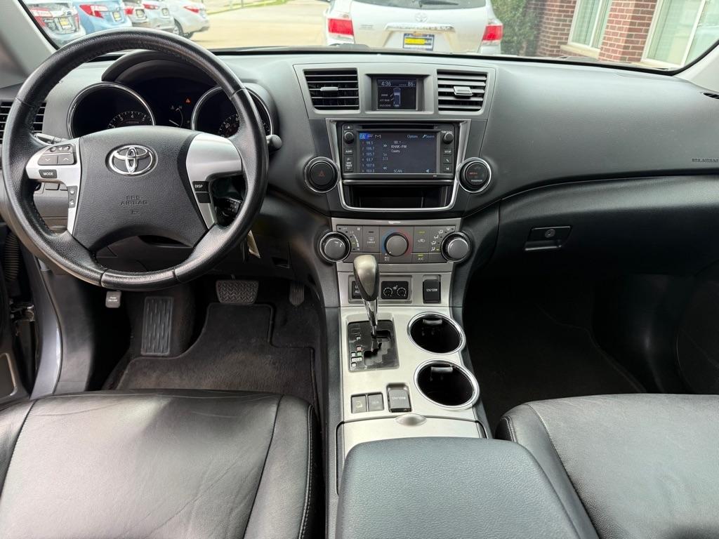 Toyota Highlander Base 4WD 2013
