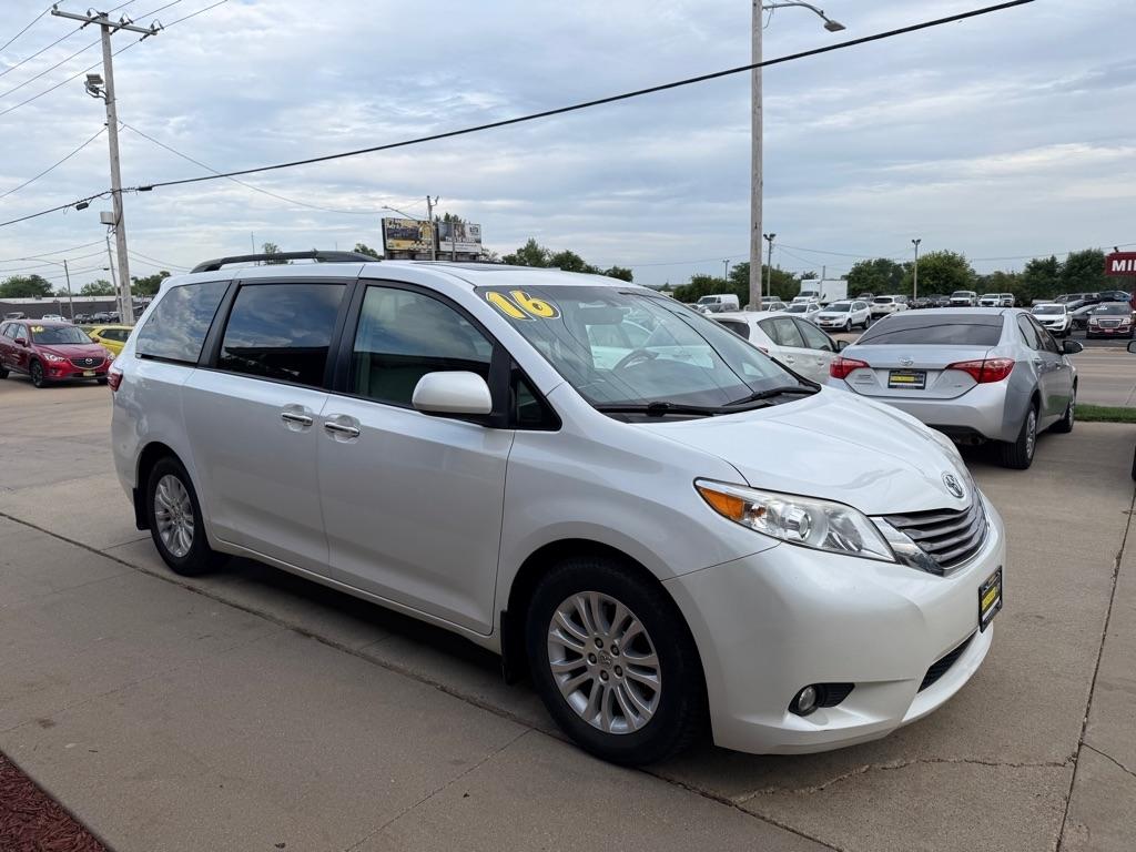 2016 Toyota Sienna XLE FWD 8-Passenger V6