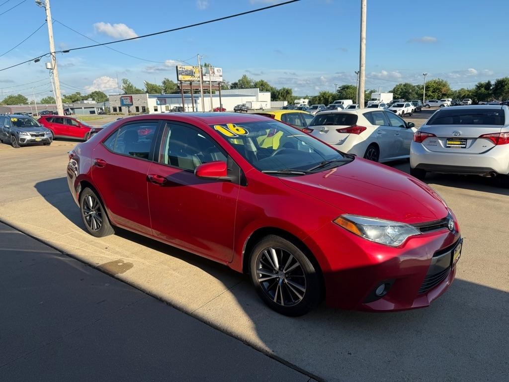 2016 Toyota Corolla LE Premium 4D Sedan