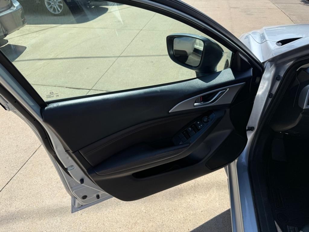 Mazda MAZDA3 i Touring AT 5-Door 2017