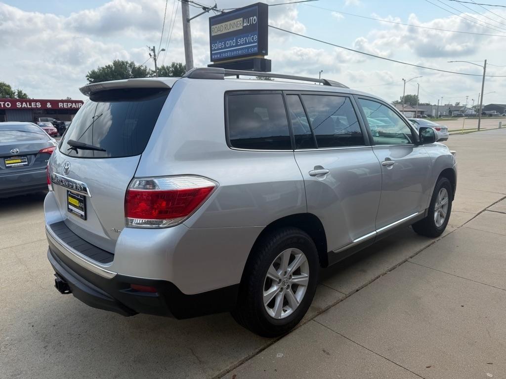 Toyota Highlander SE V6 AWD (Natl) 2013
