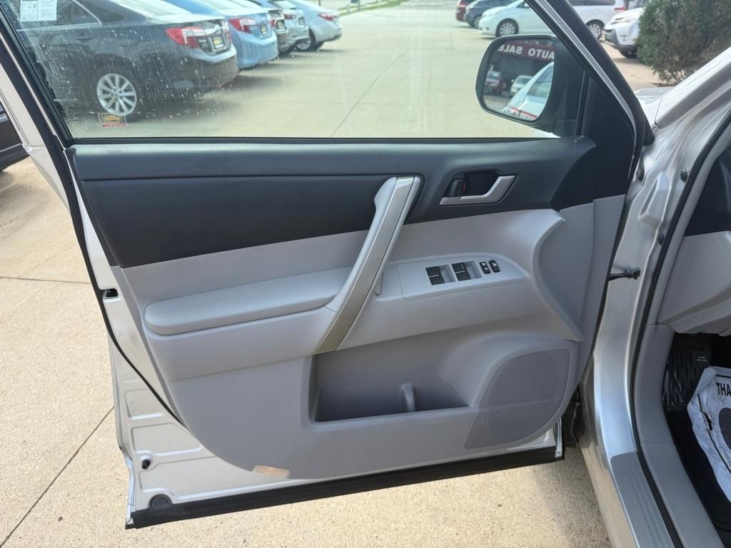 Toyota Highlander SE V6 AWD (Natl) 2013