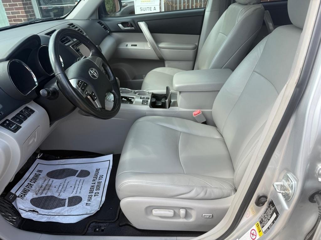 Toyota Highlander SE V6 AWD (Natl) 2013