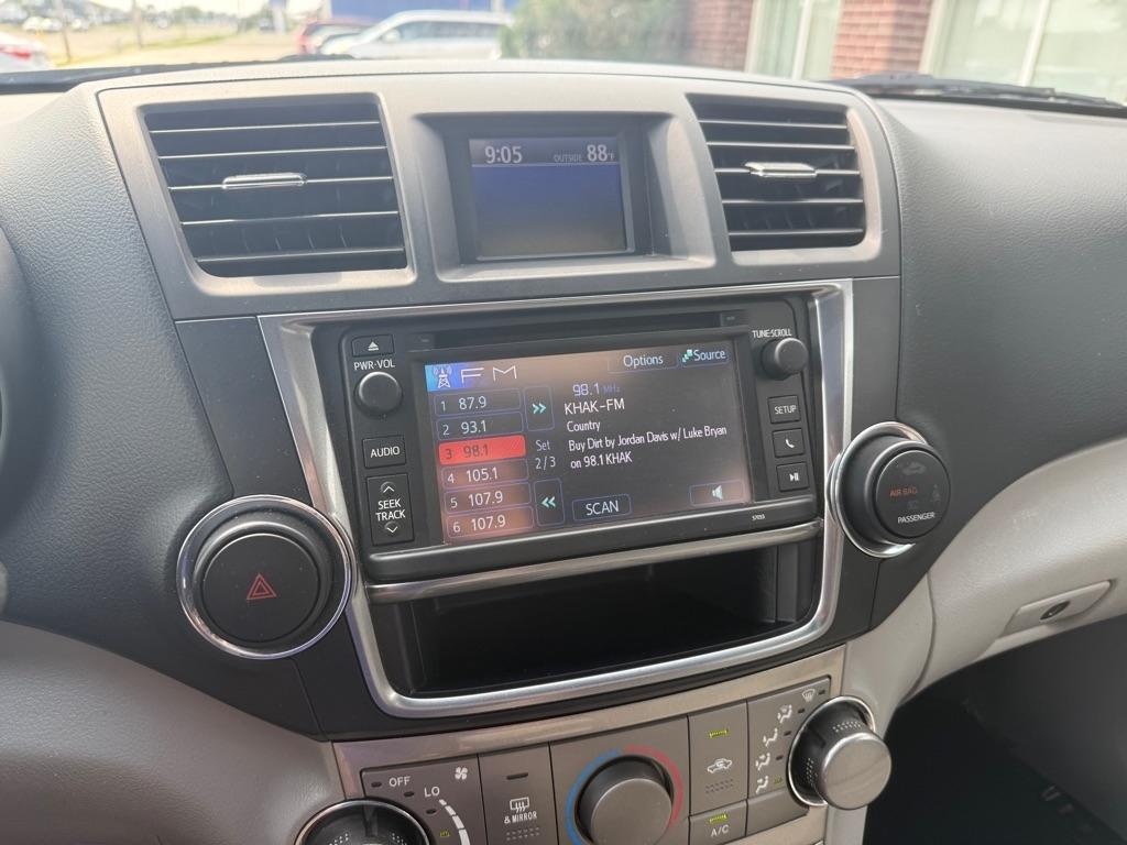 Toyota Highlander SE V6 AWD (Natl) 2013