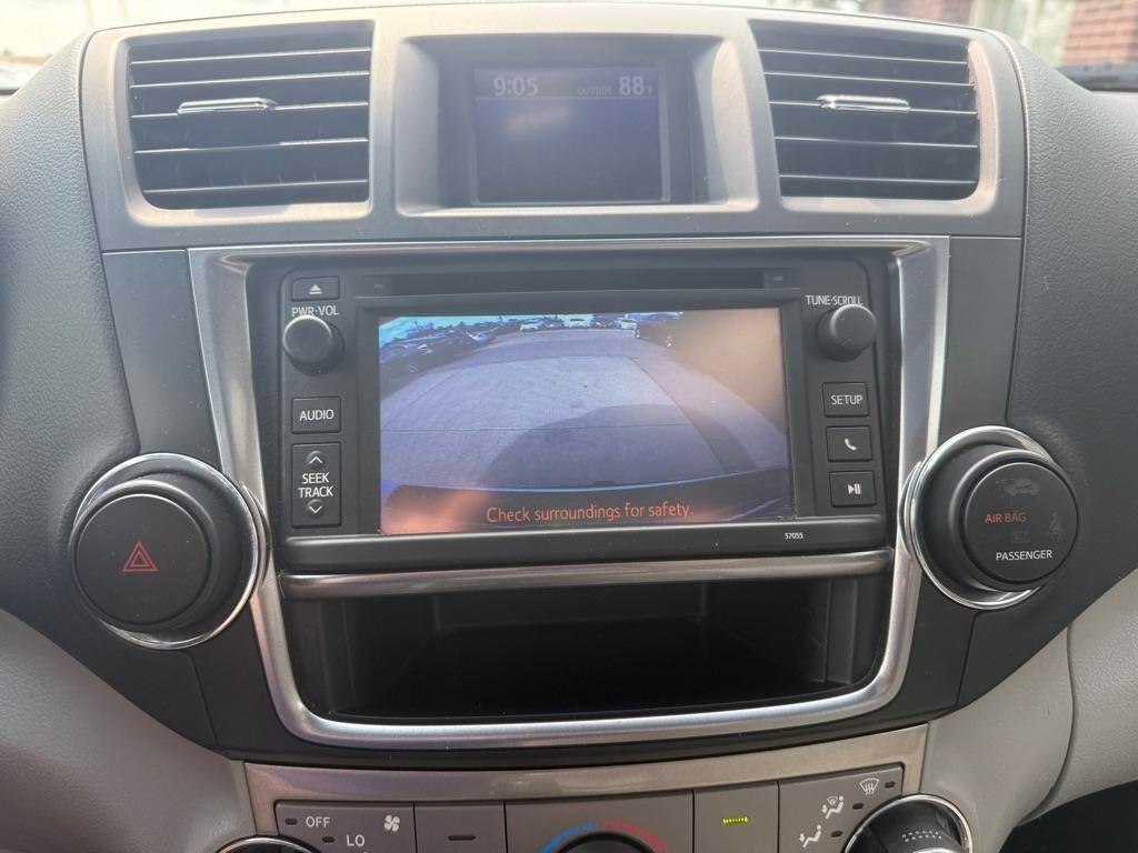 Toyota Highlander SE V6 AWD (Natl) 2013