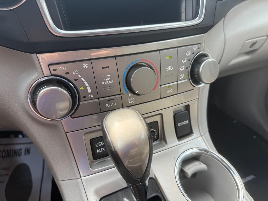 Toyota Highlander SE V6 AWD (Natl) 2013