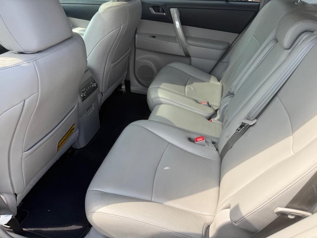 Toyota Highlander SE V6 AWD (Natl) 2013