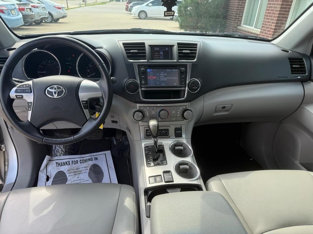 Toyota Highlander SE V6 AWD (Natl) 2013