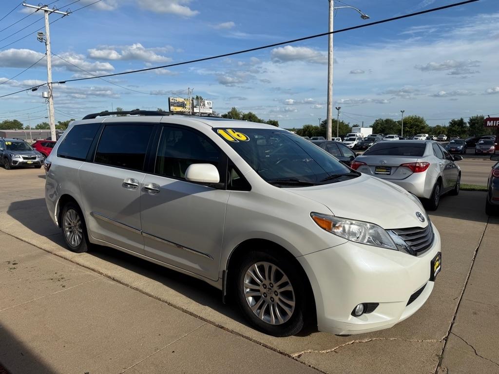 2016 Toyota Sienna XLE FWD 8-Passenger V6