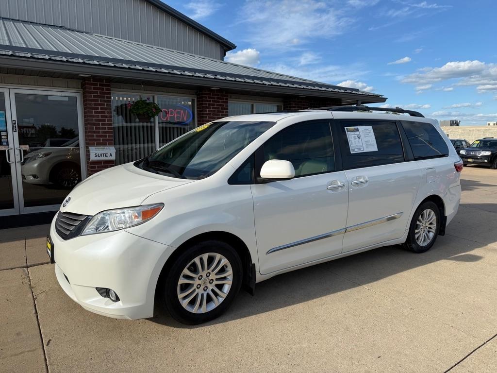 Toyota Sienna XLE FWD 8-Passenger V6 2016