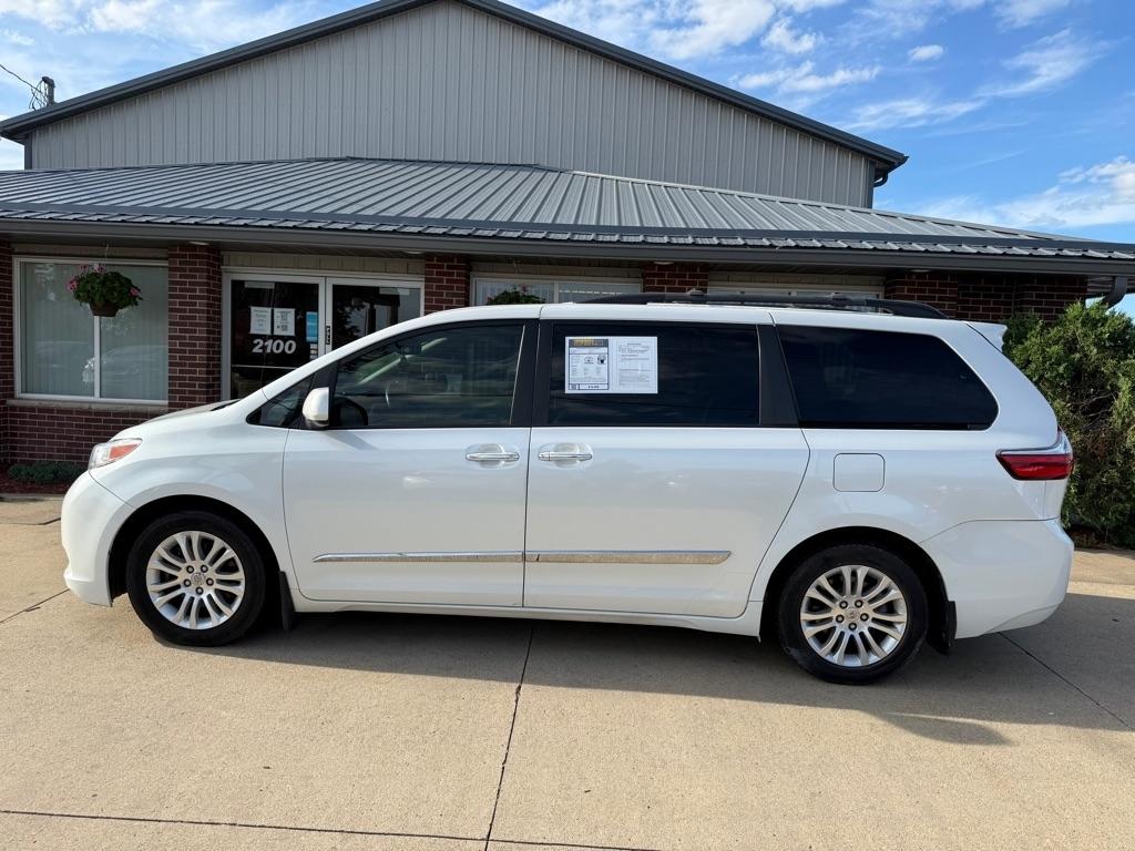 Toyota Sienna XLE FWD 8-Passenger V6 2016