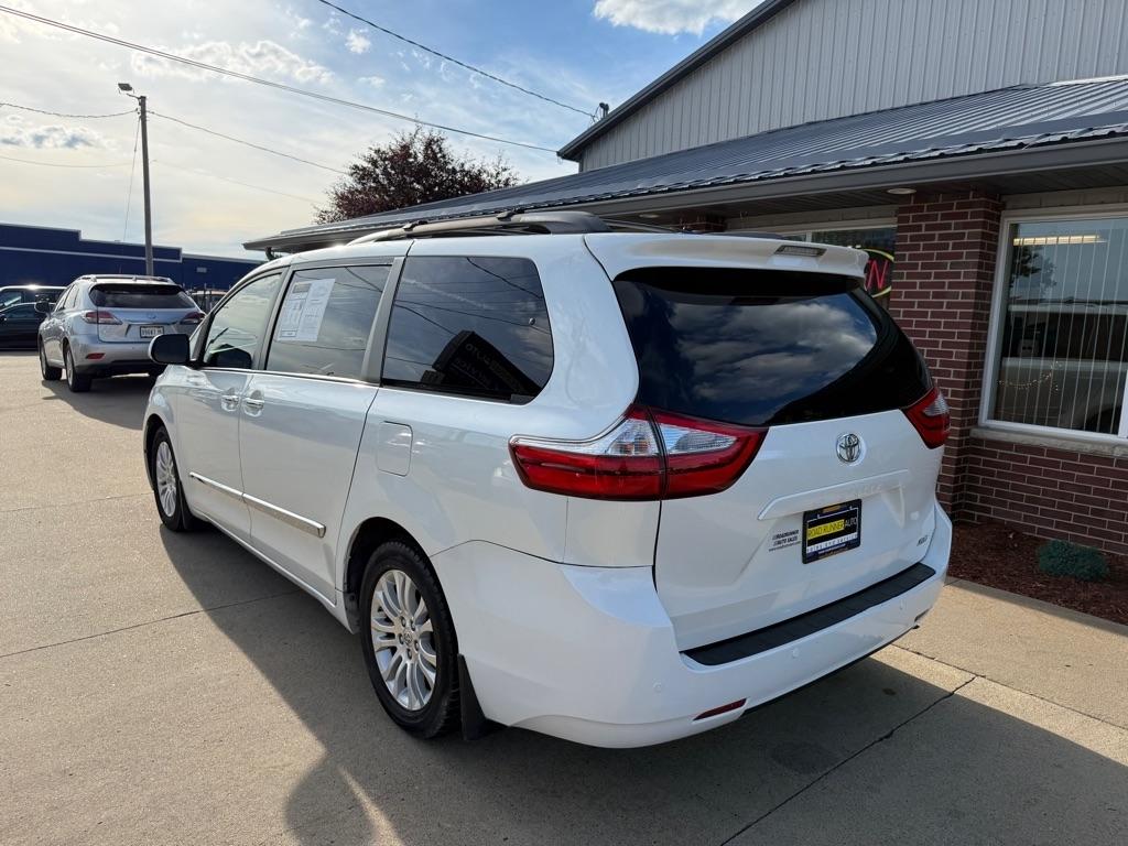 Toyota Sienna XLE FWD 8-Passenger V6 2016