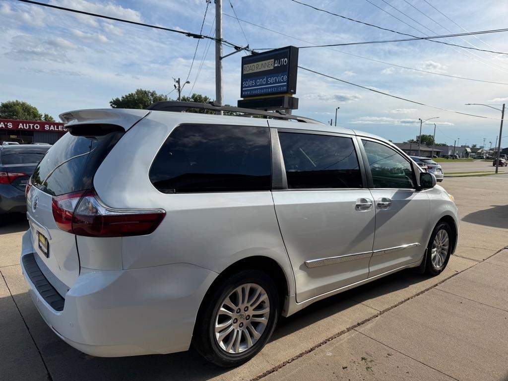 Toyota Sienna XLE FWD 8-Passenger V6 2016