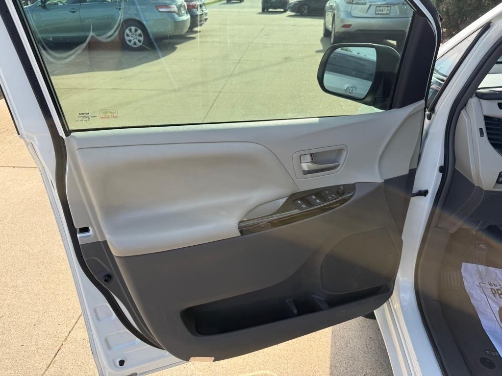 Toyota Sienna XLE FWD 8-Passenger V6 2016