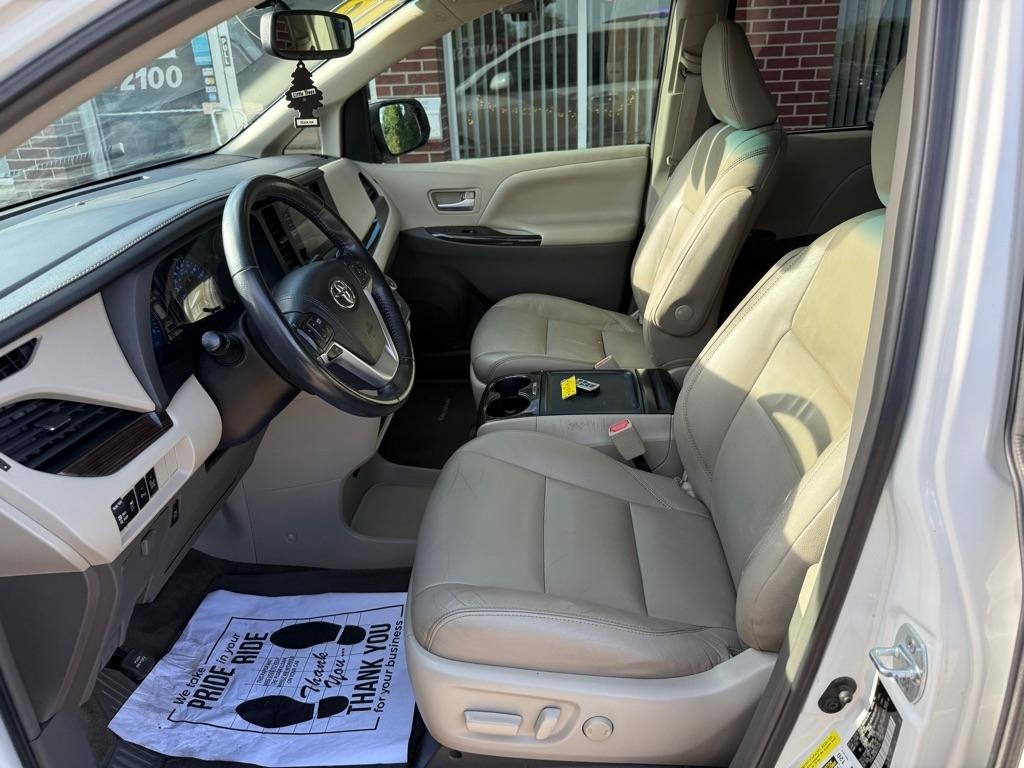 Toyota Sienna XLE FWD 8-Passenger V6 2016