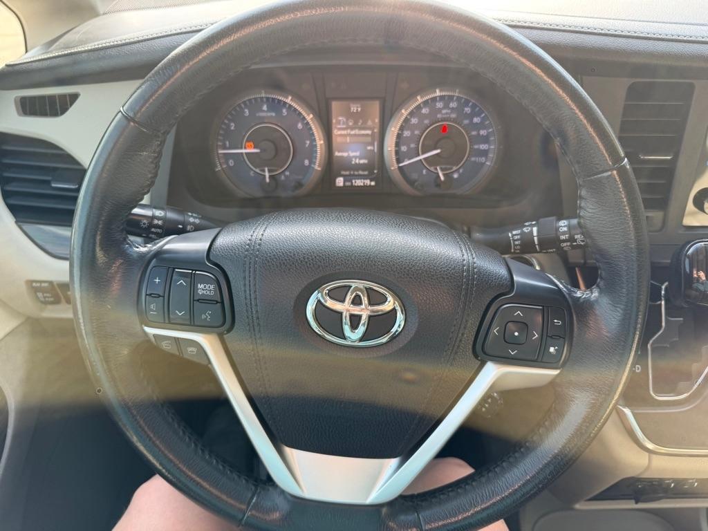 Toyota Sienna XLE FWD 8-Passenger V6 2016
