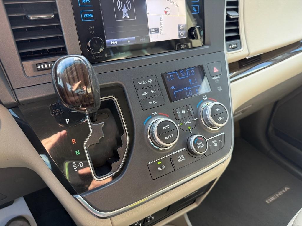 Toyota Sienna XLE FWD 8-Passenger V6 2016
