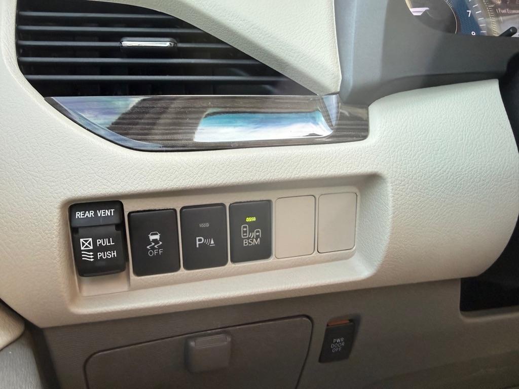Toyota Sienna XLE FWD 8-Passenger V6 2016