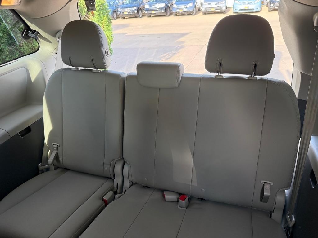 Toyota Sienna XLE FWD 8-Passenger V6 2016