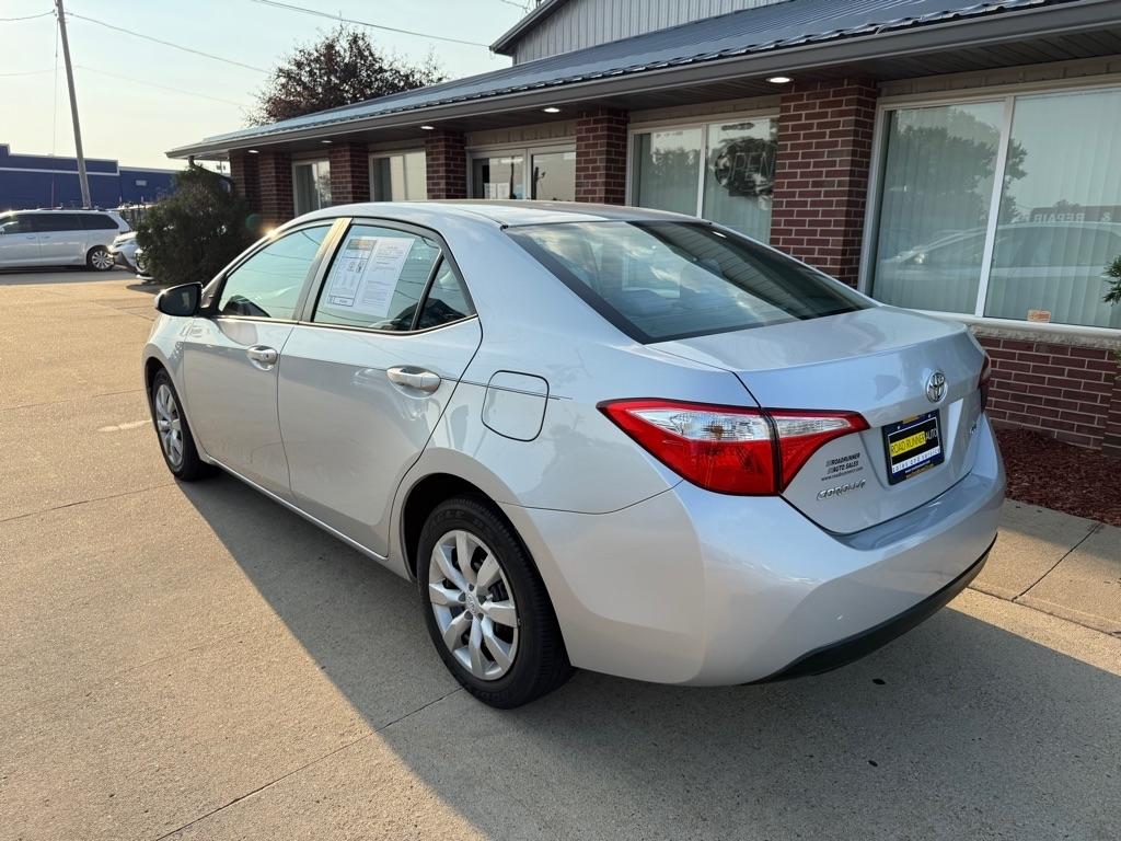 Toyota Corolla 4dr Sdn Auto LE (Natl) 2015