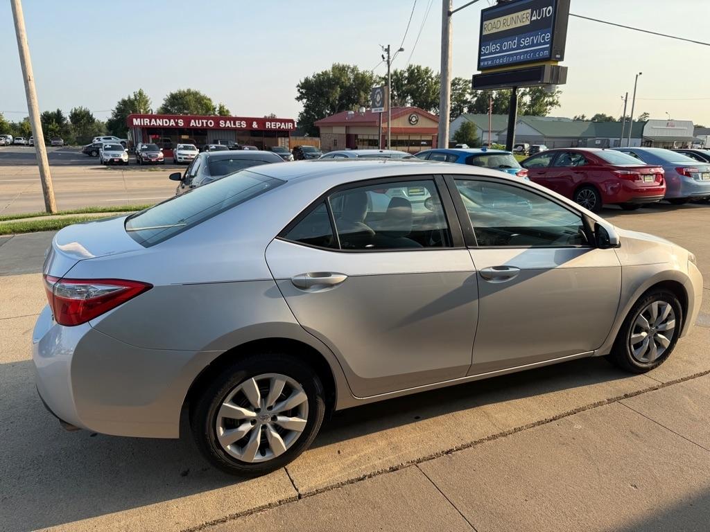 Toyota Corolla 4dr Sdn Auto LE (Natl) 2015