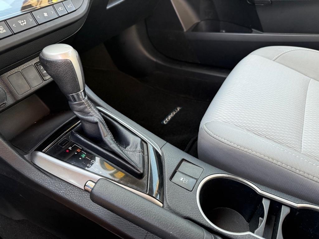 Toyota Corolla 4dr Sdn Auto LE (Natl) 2015