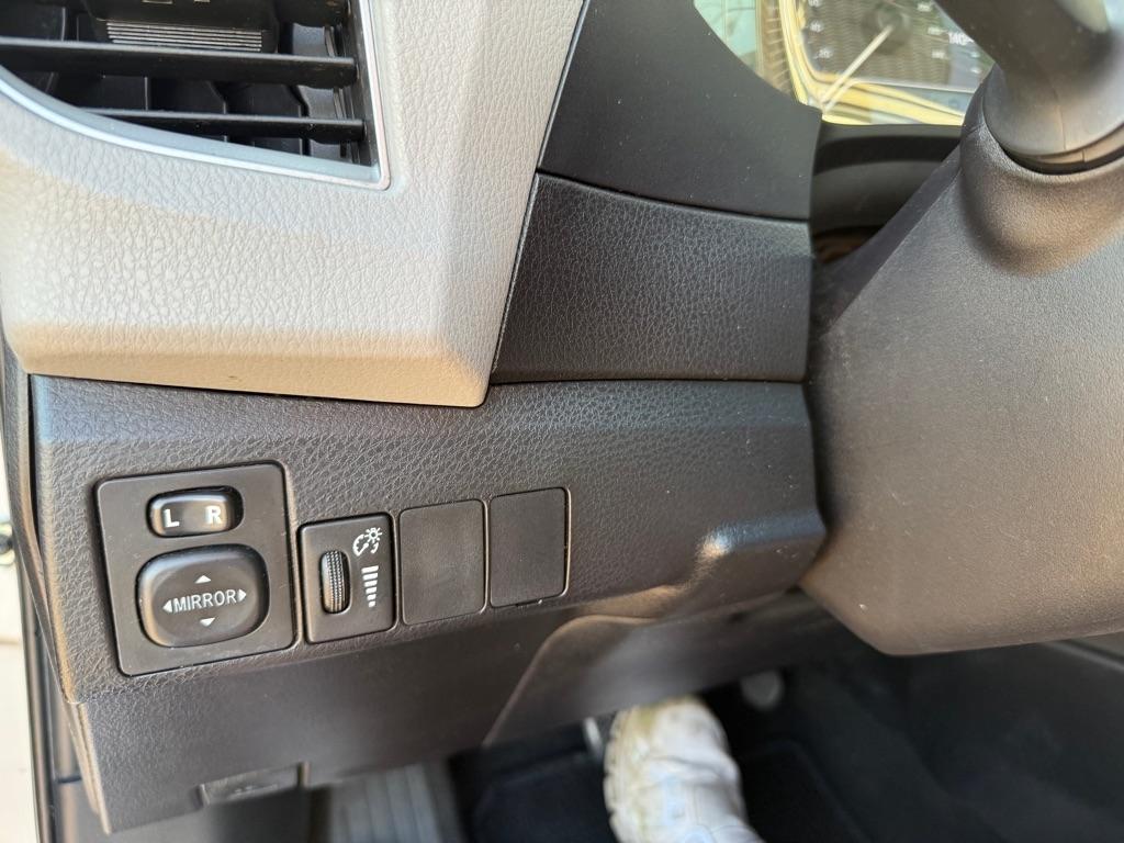 Toyota Corolla 4dr Sdn Auto LE (Natl) 2015