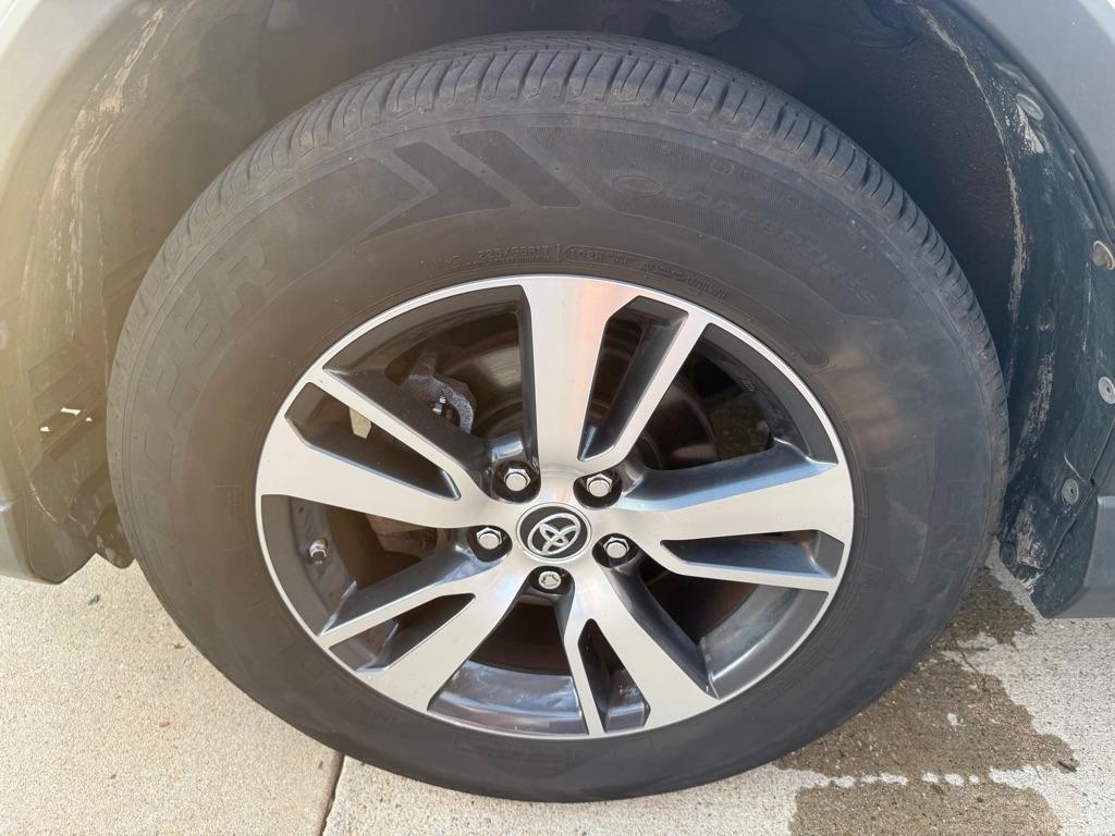 Toyota RAV4 XLE AWD 2017