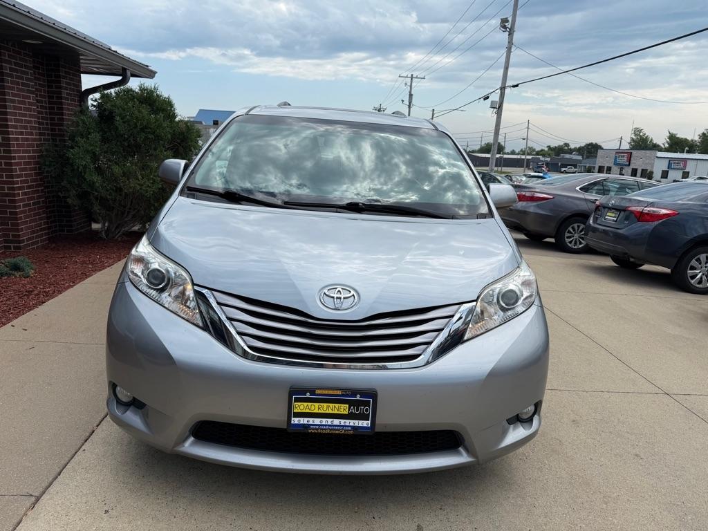 Toyota Sienna XLE FWD 8-Passenger (Natl) 2017
