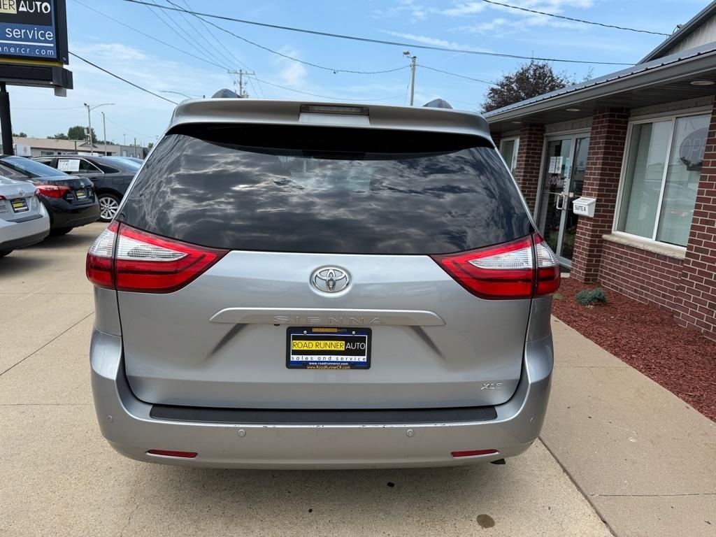 Toyota Sienna XLE FWD 8-Passenger (Natl) 2017
