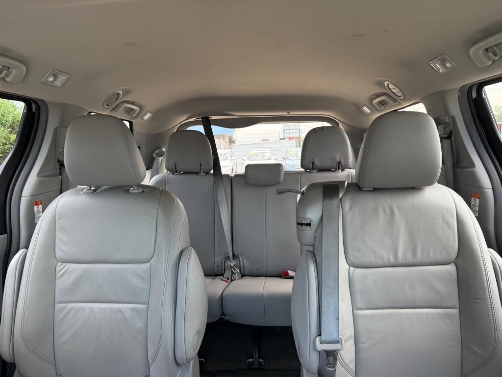 Toyota Sienna XLE FWD 8-Passenger (Natl) 2017