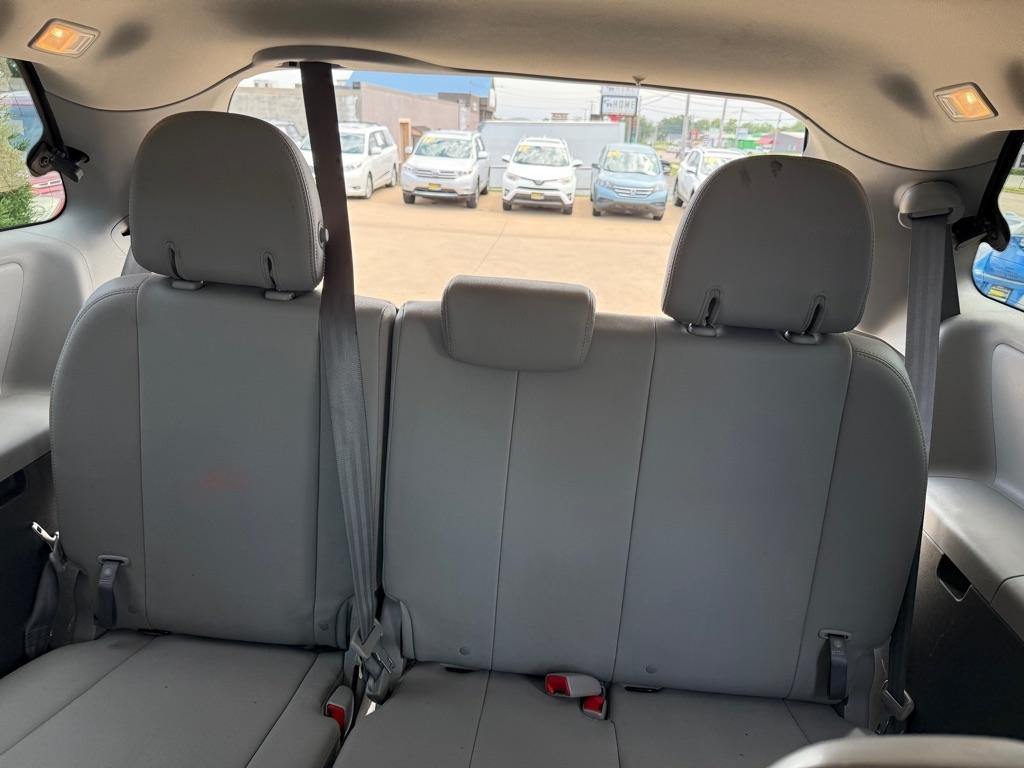 Toyota Sienna XLE FWD 8-Passenger (Natl) 2017