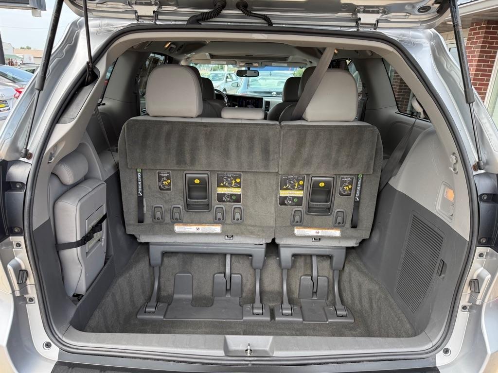 Toyota Sienna XLE FWD 8-Passenger (Natl) 2017