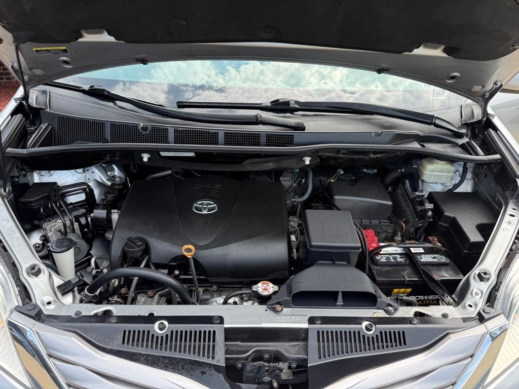 Toyota Sienna XLE FWD 8-Passenger (Natl) 2017